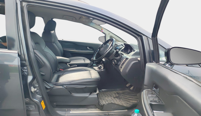 2018 Tata Hexa XT 4X2 6 STR, Diesel, Manual, 82,609 km, interior
