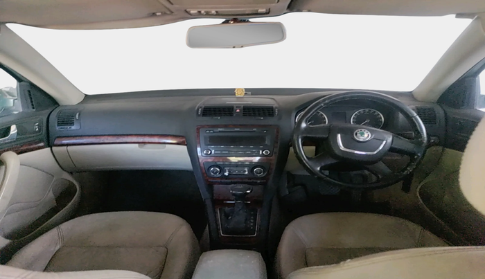 2010 Skoda Laura AMBIENTE 1.9 TDI AT, Diesel, Automatic, 2,55,080 km, interior