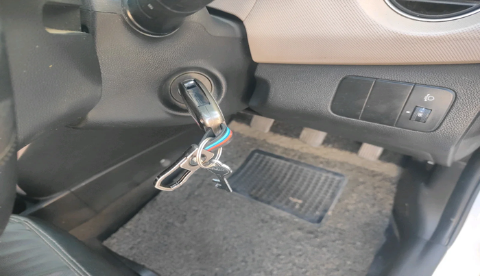 2016 Hyundai Xcent S 1.2, Petrol, Manual, 1,17,988 km, interior