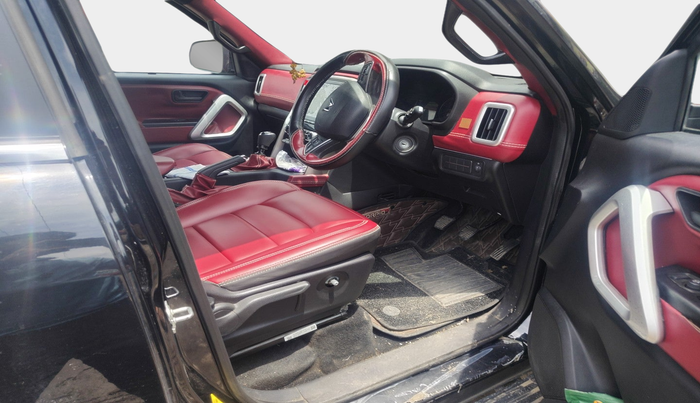 2024 Mahindra SCORPIO-N Z6 DIESEL MT 2WD 7 STR, Diesel, Manual, 18,063 km, interior