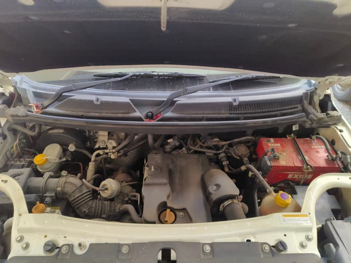 2017 Mahindra TUV300 T8 AMT, Diesel, Automatic, 53,180 km, exterior