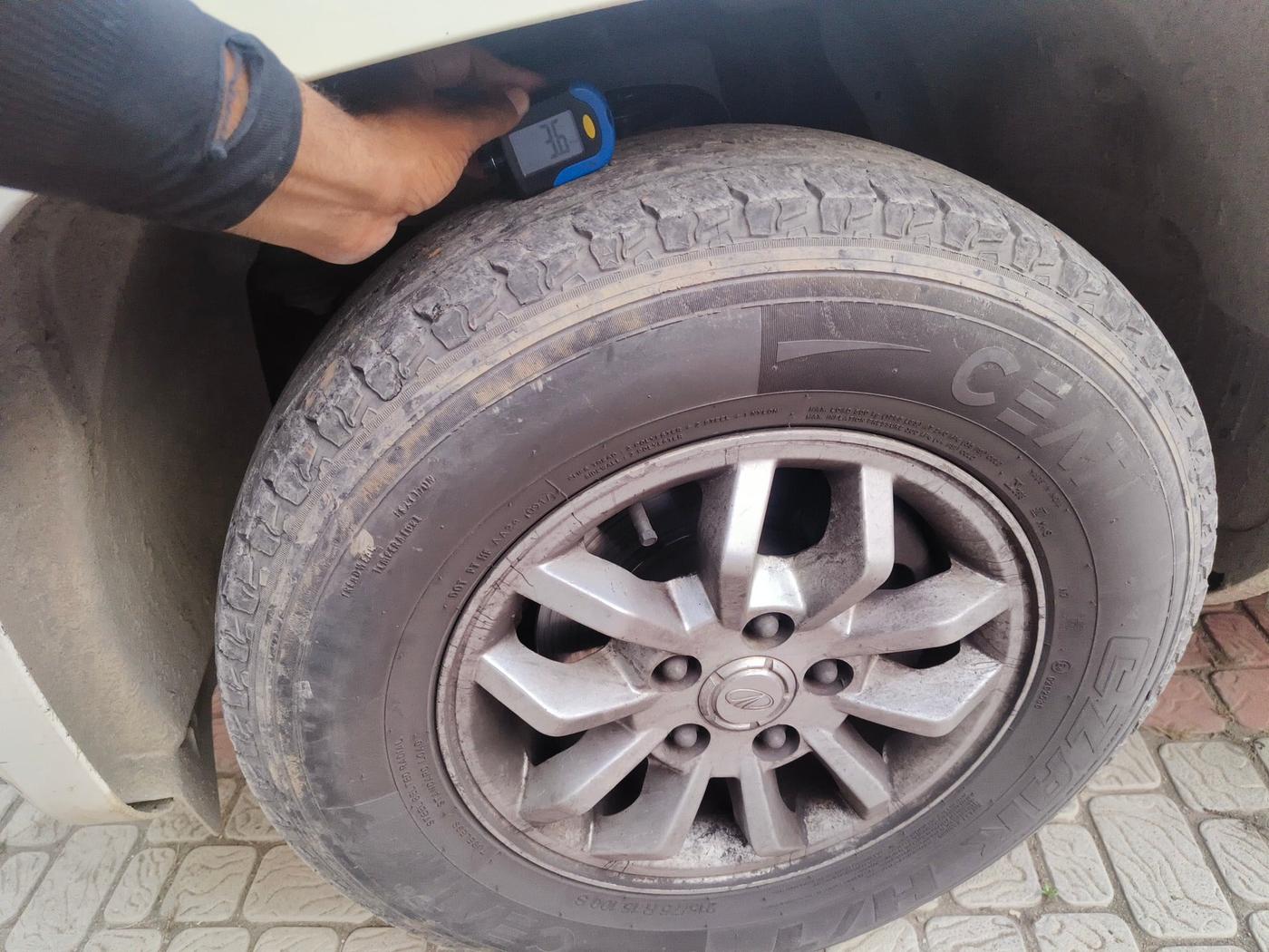 2017 Mahindra TUV300 T8 AMT, Diesel, Automatic, 53,180 km, tyre