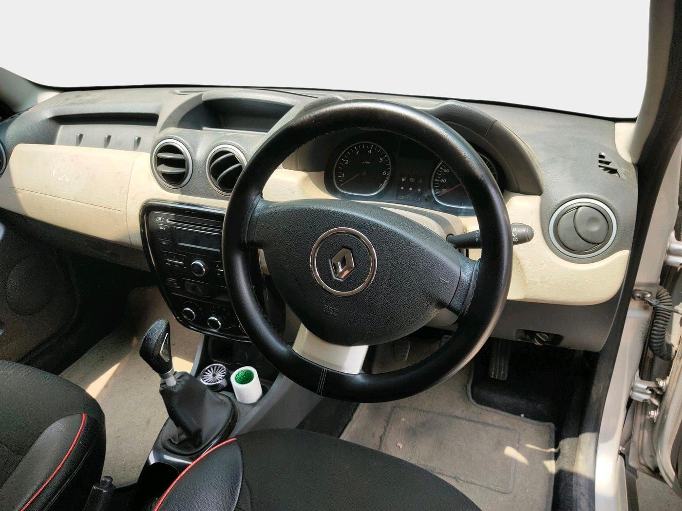 2014 Renault Duster RXL PETROL, Petrol, Manual, 70,453 km, interior