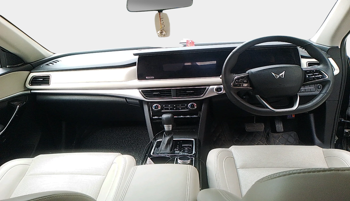 2024 Mahindra XUV700 AX 7 LUXURY D AT 7 STR, Diesel, Automatic, 12,830 km, interior