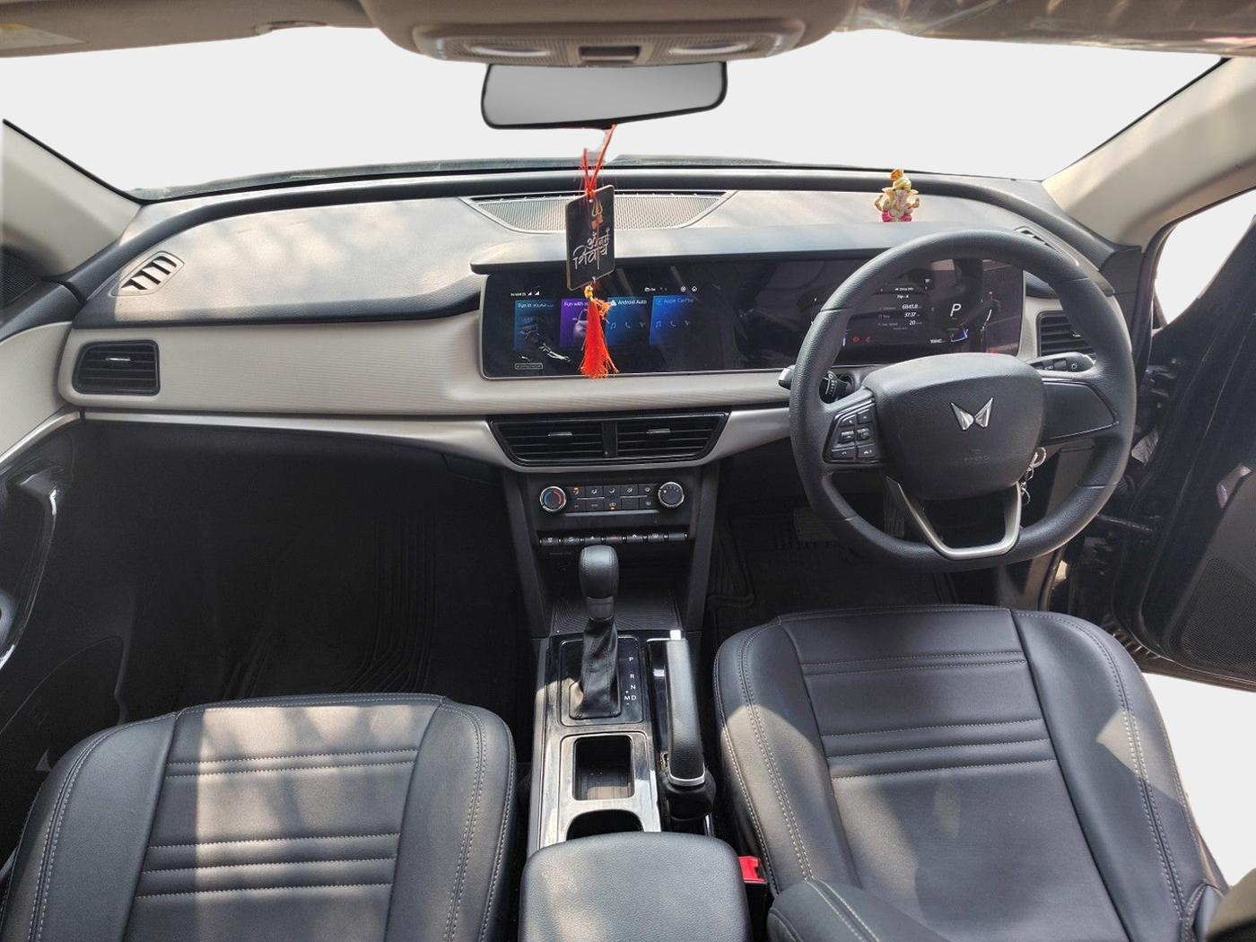 2023 Mahindra XUV700 AX 5 P AT 5 STR, Petrol, Automatic, 16,852 km, interior