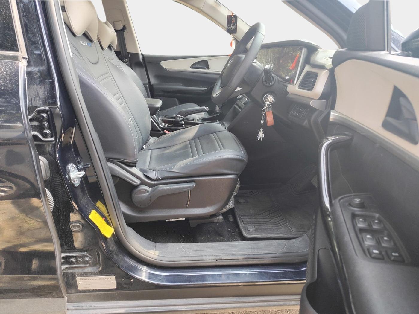 2023 Mahindra XUV700 AX 5 P AT 5 STR, Petrol, Automatic, 16,852 km, interior