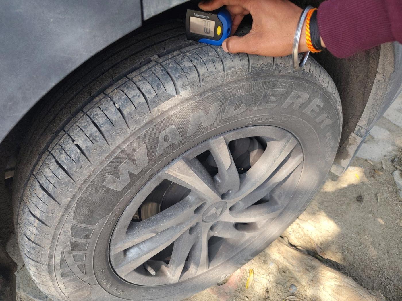 2023 Mahindra XUV700 AX 5 P AT 5 STR, Petrol, Automatic, 16,852 km, tyre