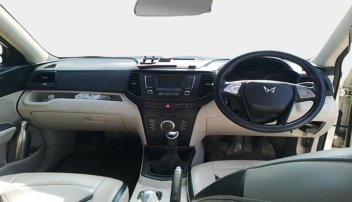 2023 Mahindra XUV300 W6 1.5 Sunroof Diesel, Diesel, Manual, 39,080 km, interior