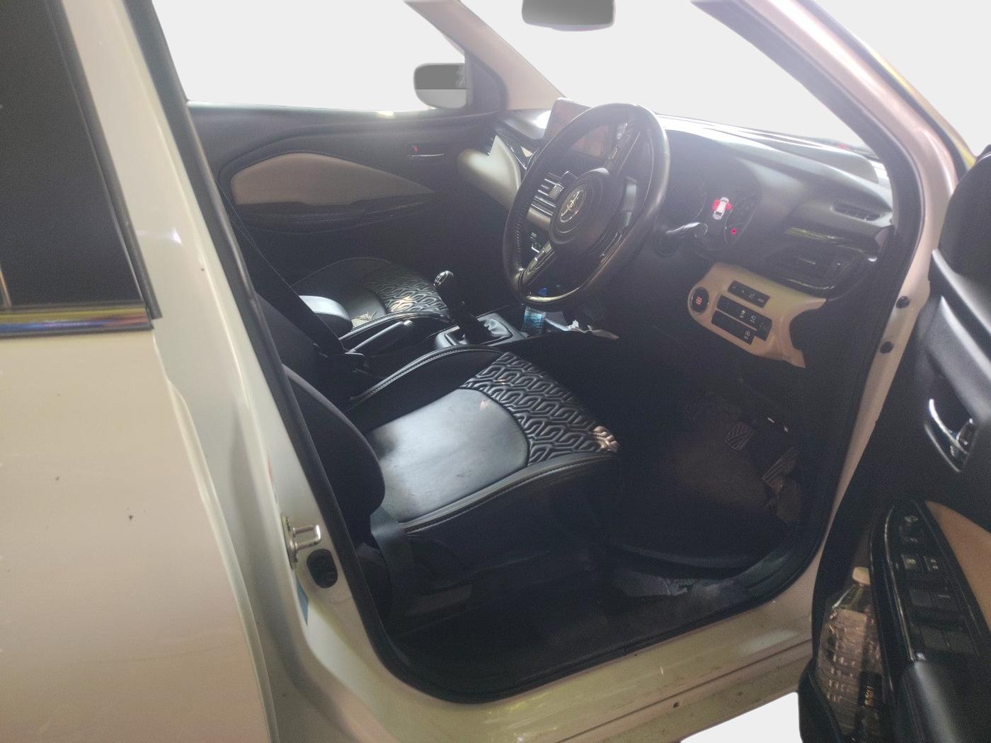 2022 Toyota Glanza V, Petrol, Manual, 31,291 km, interior