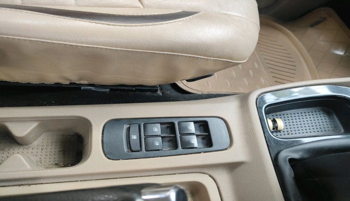 2015 Mahindra TUV300 T8, Diesel, Manual, 98,490 km, interior
