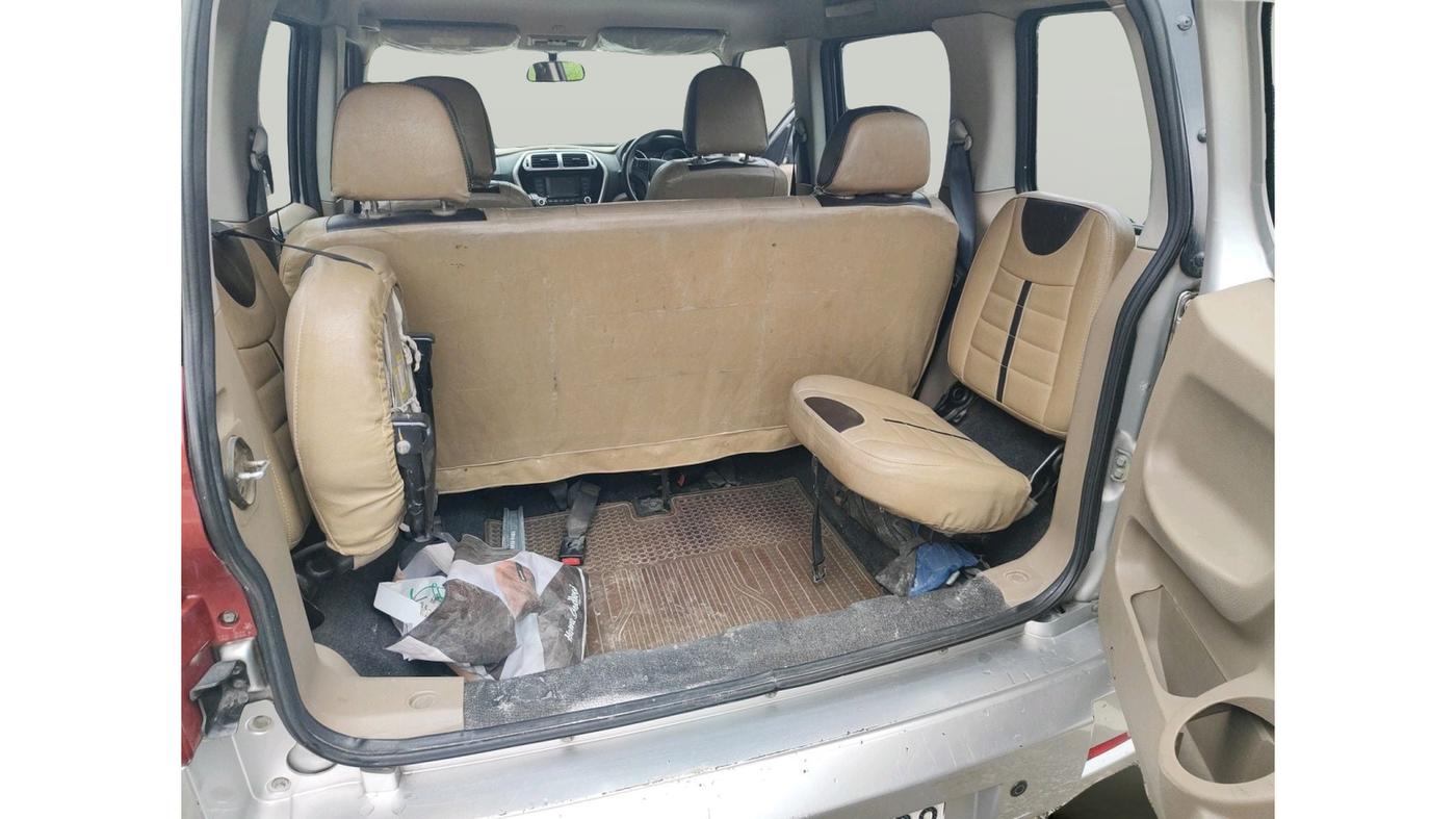 2015 Mahindra TUV300 T8, Diesel, Manual, 98,490 km, interior