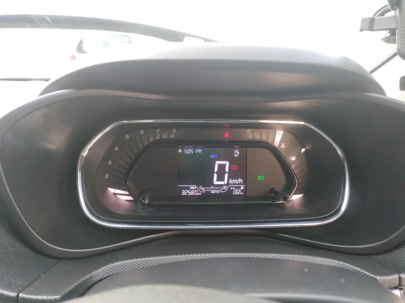 2022 Tata NEXON XM SUNROOF PETROL, Petrol, Manual, 32,580 km, interior