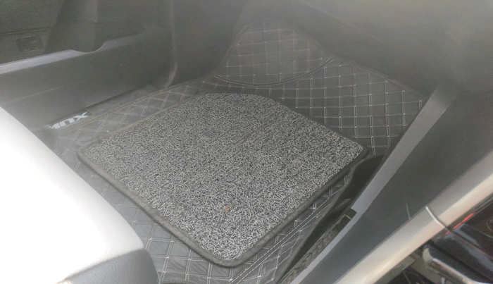 2021 Mahindra XUV500 W9, Diesel, Manual, 76,774 km, interior