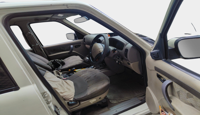 2013 Mahindra Scorpio VLX 2WD AIRBAG, Diesel, Manual, 1,54,471 km, interior