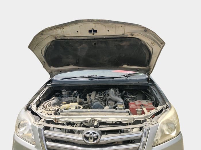 2015 Toyota Innova 2.5 GX 7 STR, Diesel, Manual, 2,04,618 km, exterior
