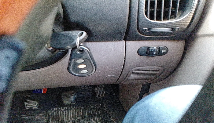 2011 Mahindra Scorpio VLX 2WD BS-III, Diesel, Manual, 1,02,641 km, interior