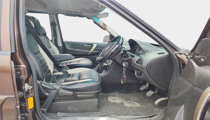 2016 Tata Safari Storme 2.2 EX 4X2, Diesel, Manual, 1,45,277 km, interior