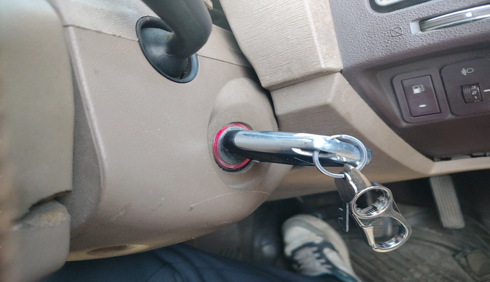 2014 Mahindra XUV500 W6, Diesel, Manual, 1,13,206 km, interior