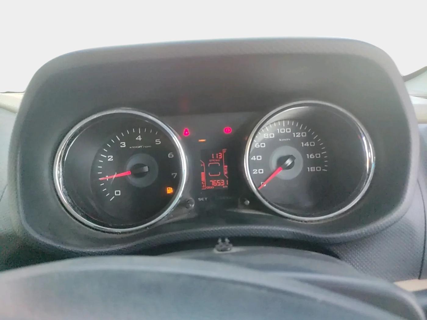 2018 Mahindra TUV300 T8, Diesel, Manual, 76,521 km, interior