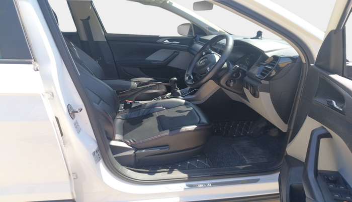 2023 Skoda KUSHAQ AMBITION 1.0L TSI MT, Petrol, Manual, 28,703 km, interior