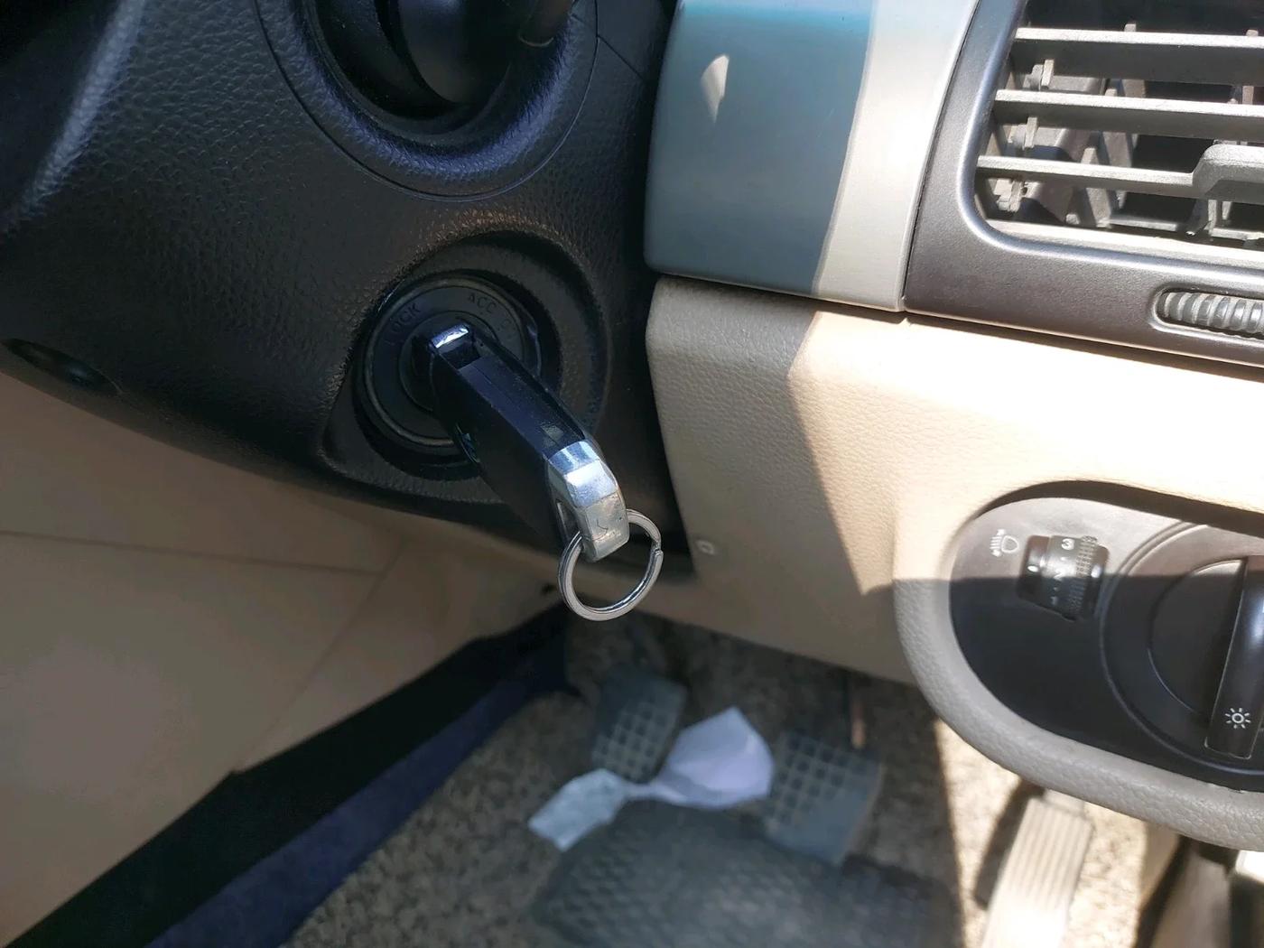 2013 Tata Safari Storme 2.2 LX 4X2, Diesel, Manual, 1,48,207 km, interior