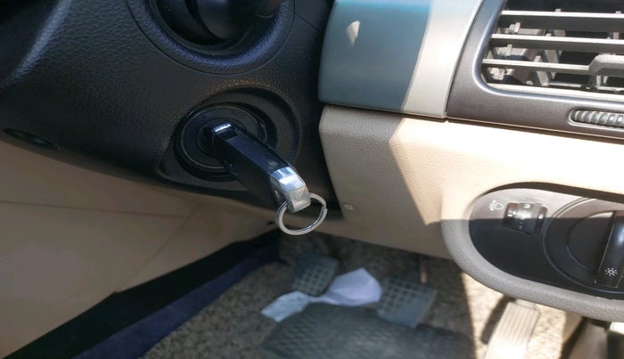 2013 Tata Safari Storme 2.2 LX 4X2, Diesel, Manual, 1,48,207 km, interior