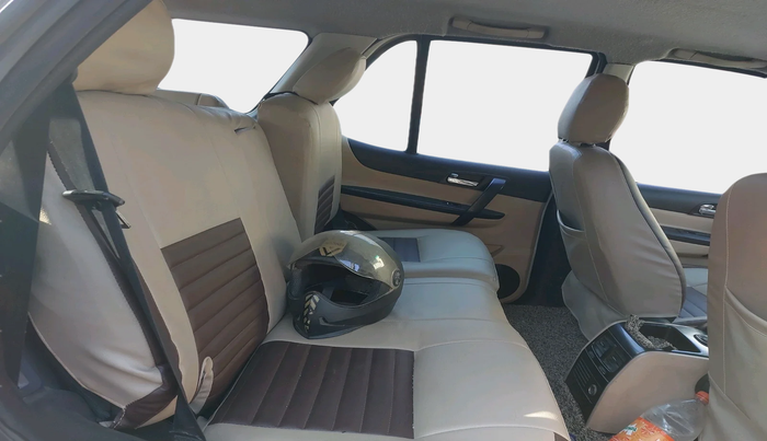 2013 Tata Safari Storme 2.2 LX 4X2, Diesel, Manual, 1,48,207 km, interior