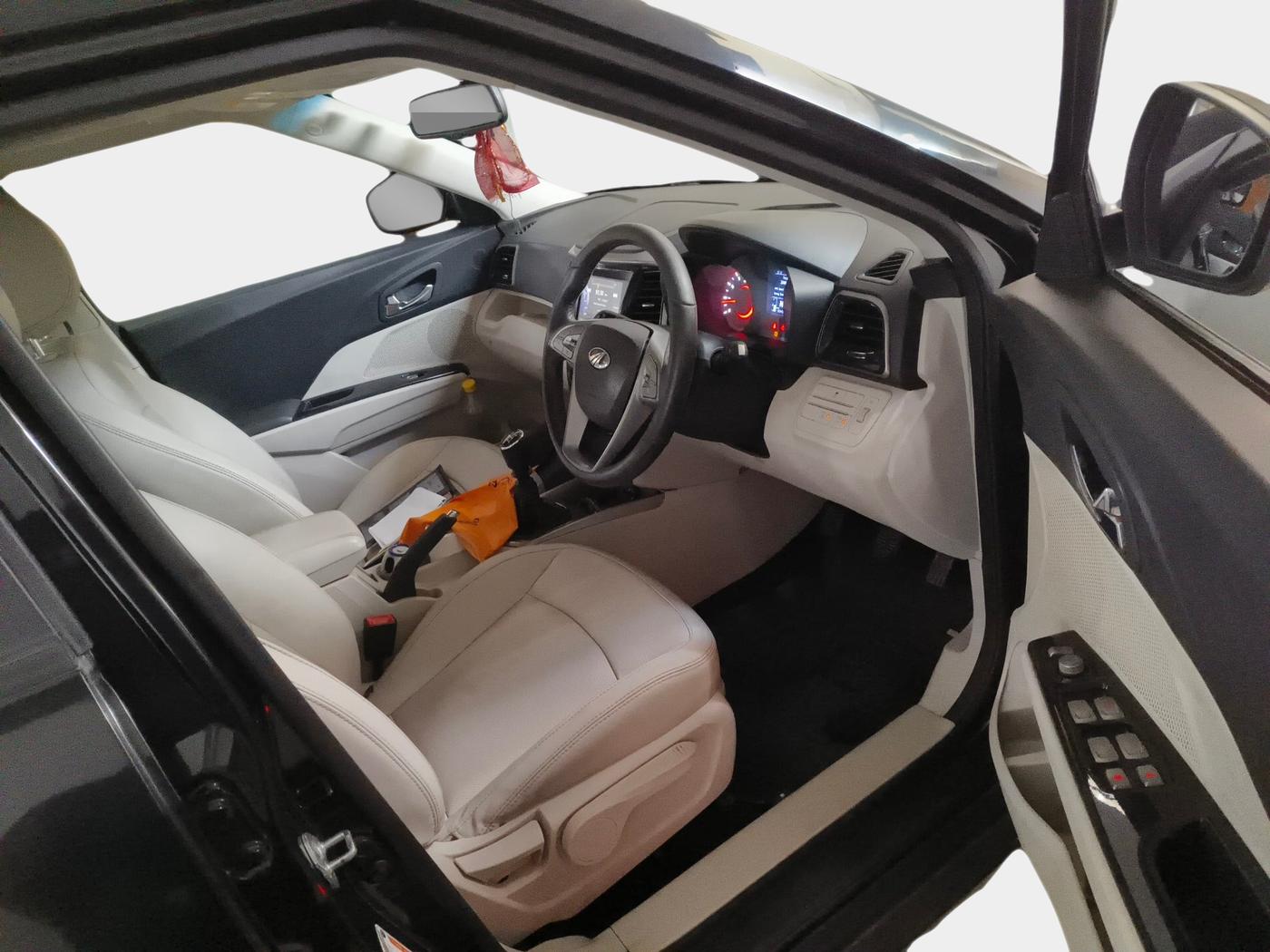 2021 Mahindra XUV300 W8 (O) 1.2 PETROL, Petrol, Manual, 40,550 km, interior
