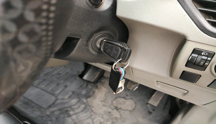 2016 Mahindra Kuv100 K6 PLUS 6 STR, Petrol, Manual, 85,282 km, interior
