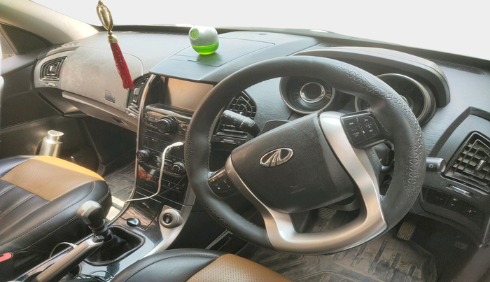 2019 Mahindra XUV500 W7, Diesel, Manual, 1,46,000 km, interior