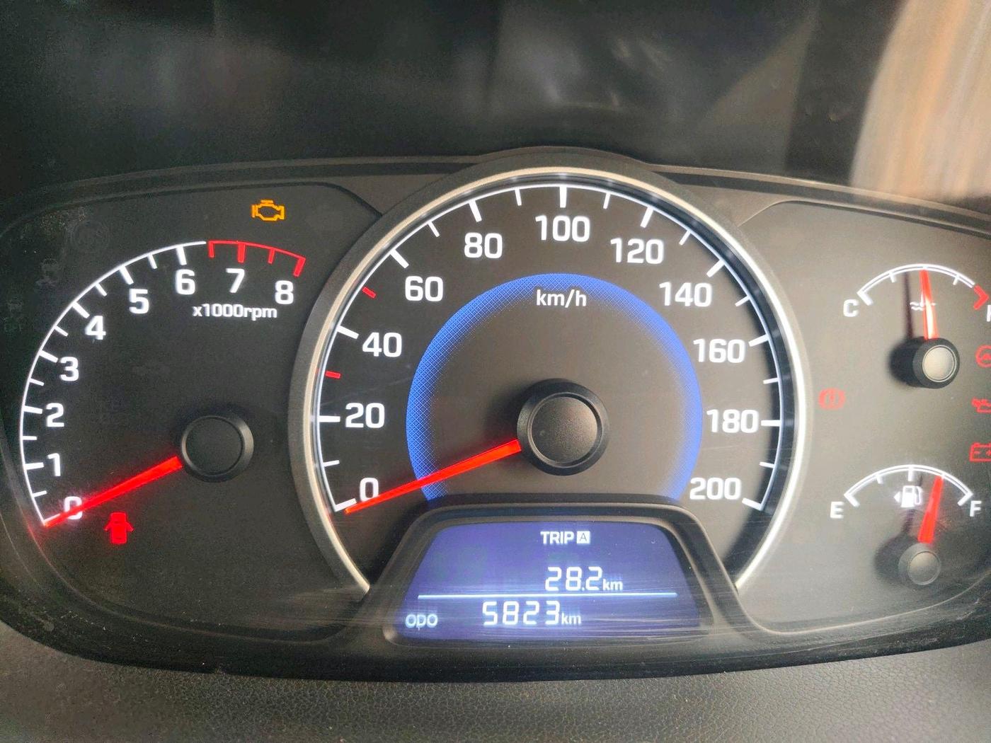 2016 Hyundai Grand i10 MAGNA AT 1.2 KAPPA VTVT, Petrol, Automatic, 5,823 km, interior