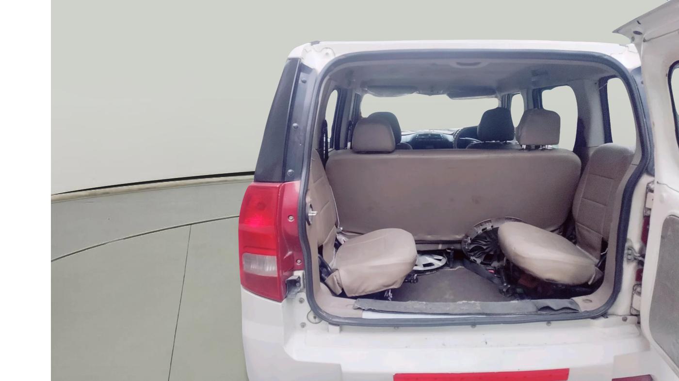 2018 Mahindra TUV300 T6 PLUS, Diesel, Manual, 1,22,447 km, exterior