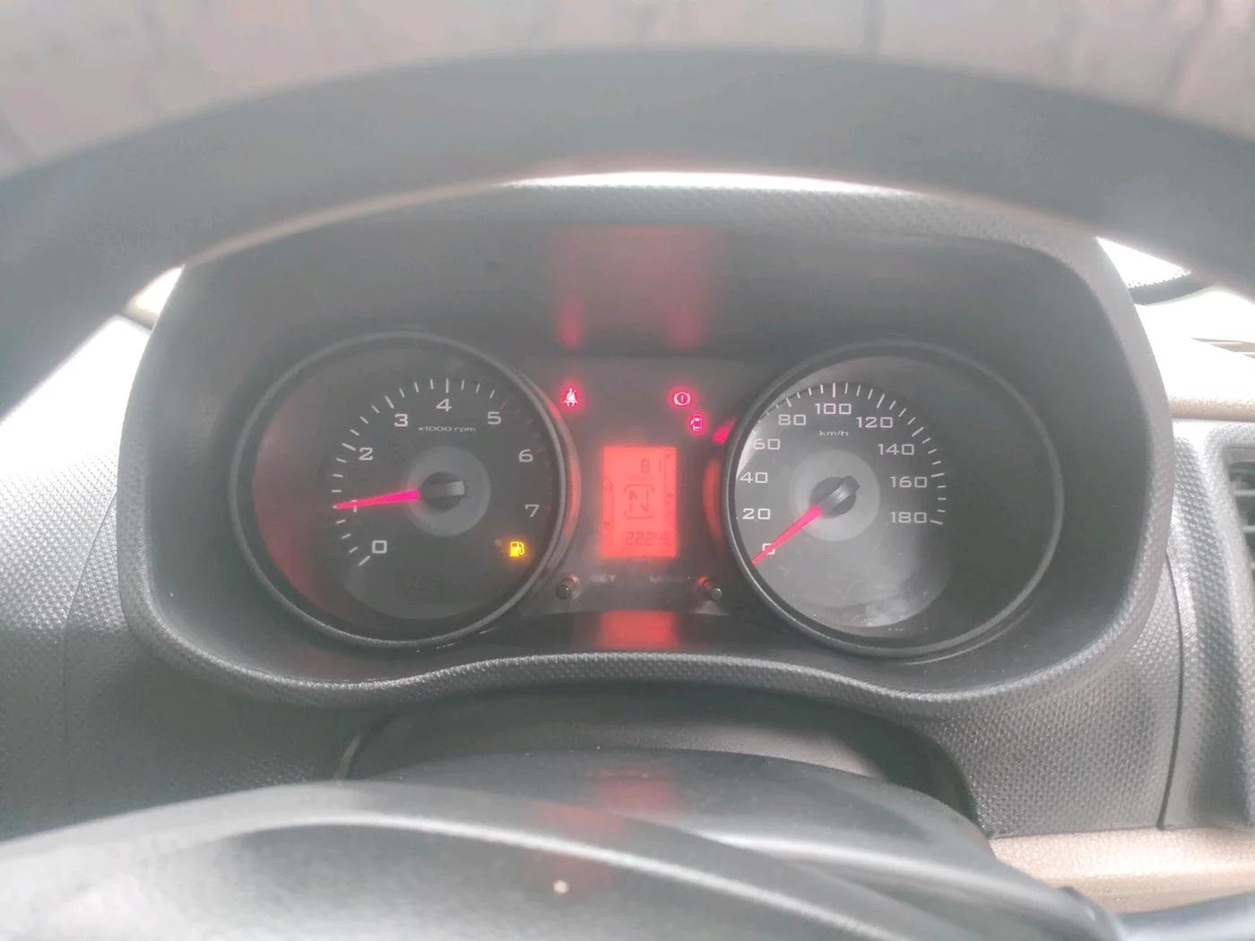 2018 Mahindra TUV300 T6 PLUS, Diesel, Manual, 1,22,447 km, interior