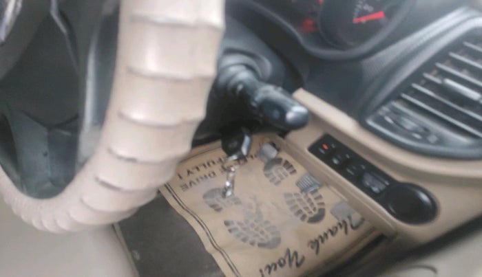 2018 Mahindra TUV300 T6 PLUS, Diesel, Manual, 1,22,447 km, interior