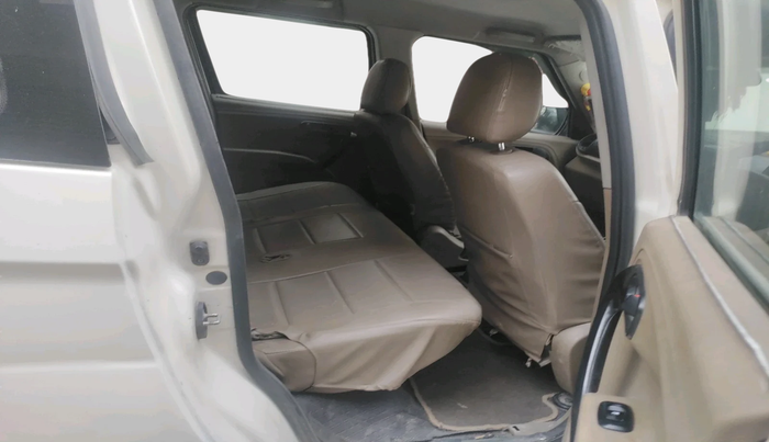 2018 Mahindra TUV300 T6 PLUS, Diesel, Manual, 1,22,447 km, interior