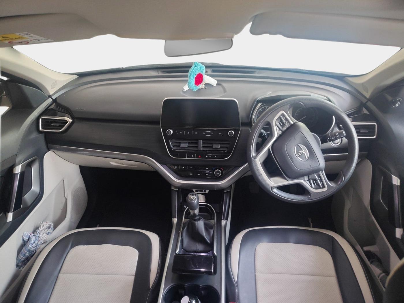 2021 Tata Safari XT PLUS, Diesel, Manual, 20,607 km, interior