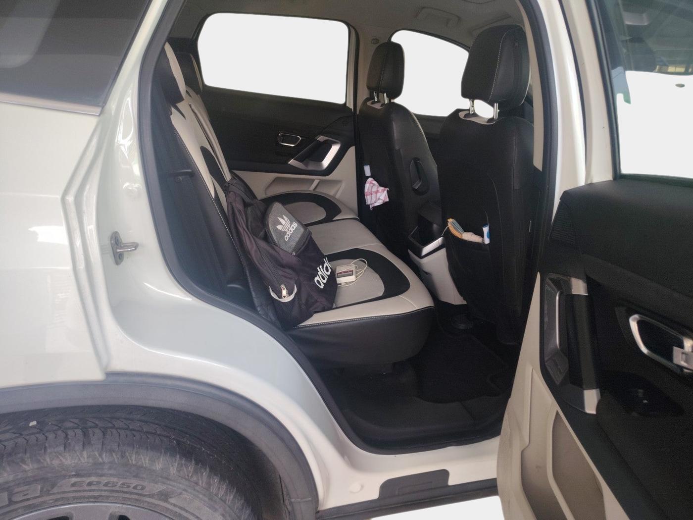 2021 Tata Safari XT PLUS, Diesel, Manual, 20,607 km, interior