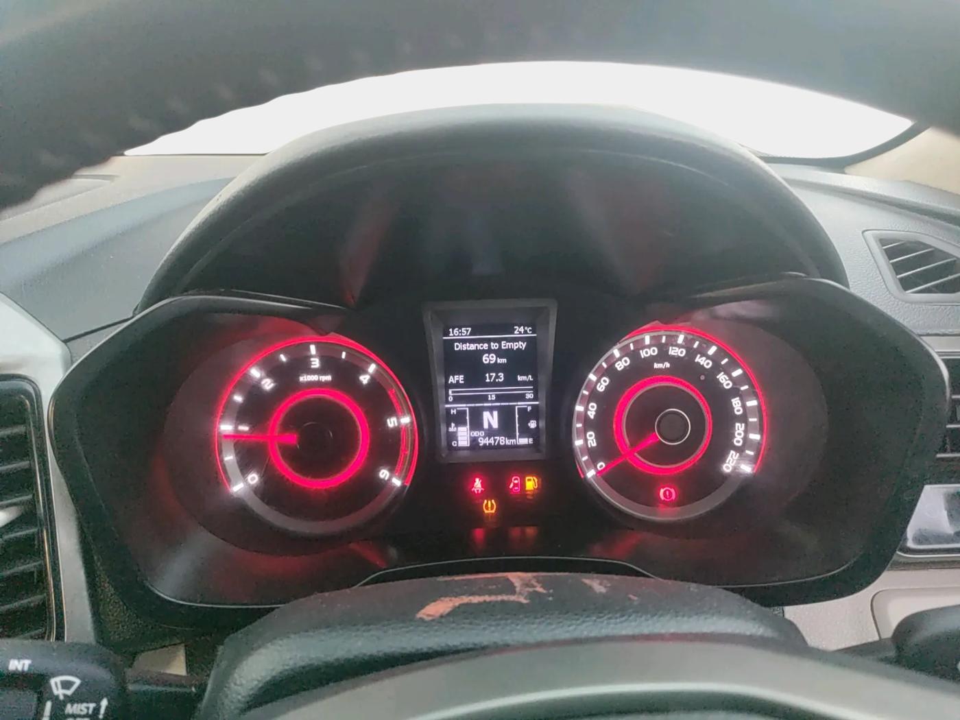 2022 Mahindra XUV300 W8 (O) 1.5 DIESEL, Diesel, Manual, 95,000 km, interior