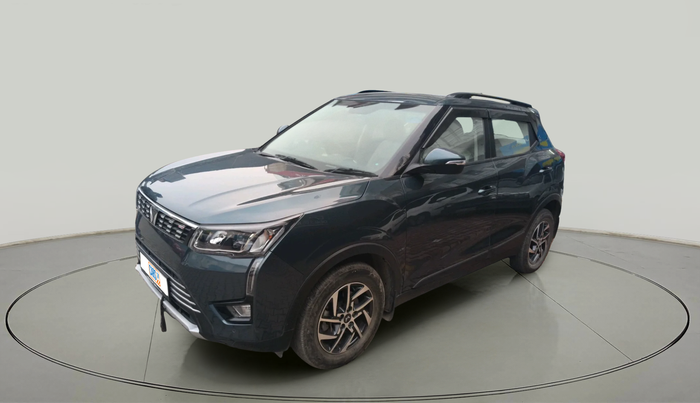 2023 Mahindra XUV300 W8 (O) 1.2 PETROL, Petrol, Manual, 11,283 km, exterior