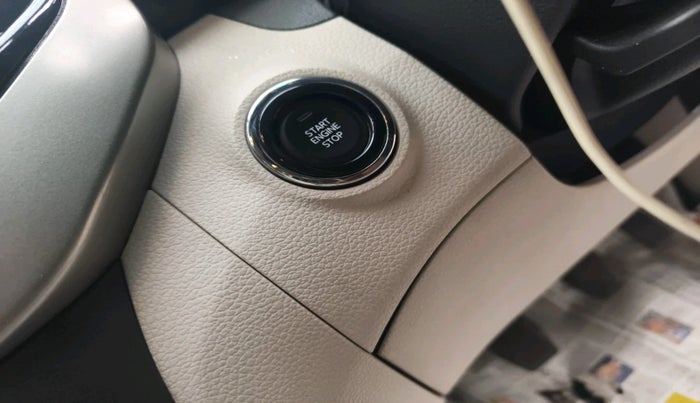 2023 Mahindra XUV300 W8 (O) 1.2 PETROL, Petrol, Manual, 11,283 km, interior