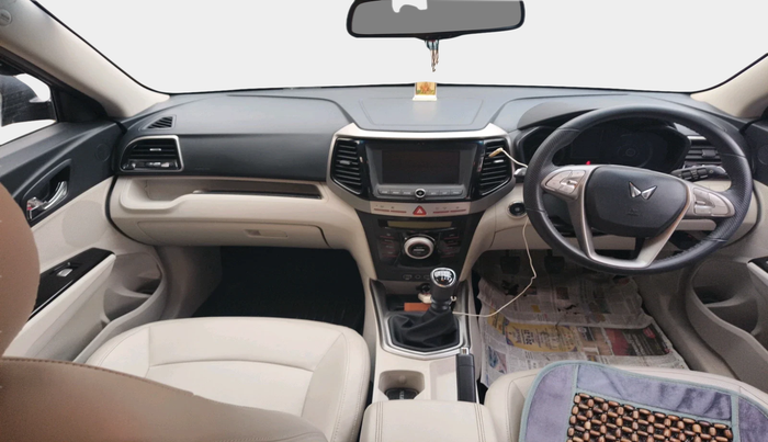 2023 Mahindra XUV300 W8 (O) 1.2 PETROL, Petrol, Manual, 11,283 km, interior