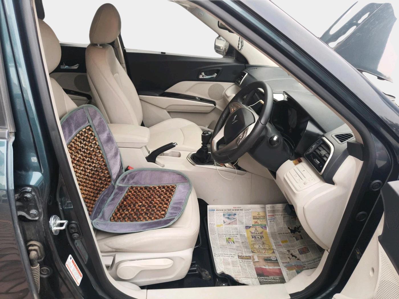 2023 Mahindra XUV300 W8 (O) 1.2 PETROL, Petrol, Manual, 11,283 km, interior