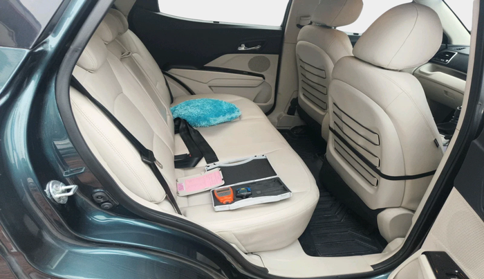 2023 Mahindra XUV300 W8 (O) 1.2 PETROL, Petrol, Manual, 11,283 km, interior