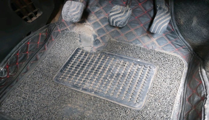 2017 Renault Kwid RXT 1.0, Petrol, Manual, 70,202 km, interior