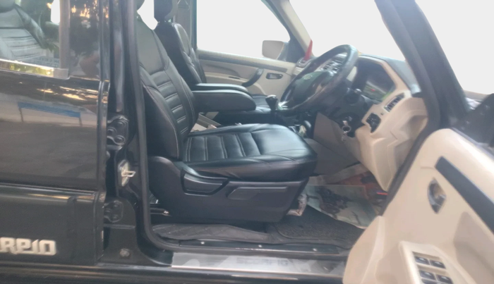 2018 Mahindra Scorpio S7, Diesel, Manual, 79,836 km, interior