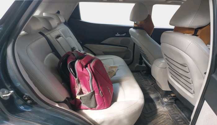 2021 Mahindra XUV300 W8 (O) 1.2 PETROL, Petrol, Manual, 44,081 km, interior