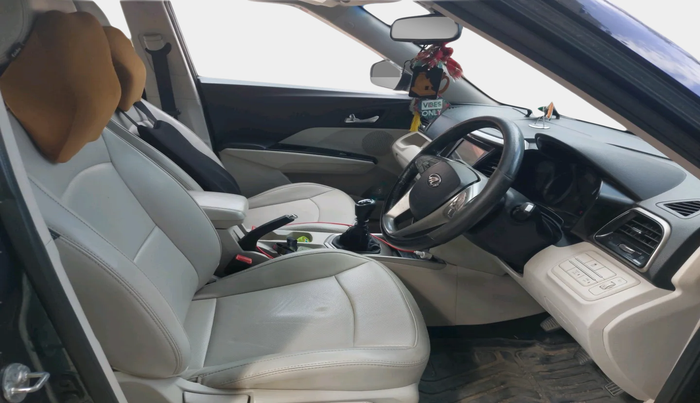 2021 Mahindra XUV300 W8 (O) 1.2 PETROL, Petrol, Manual, 44,081 km, interior