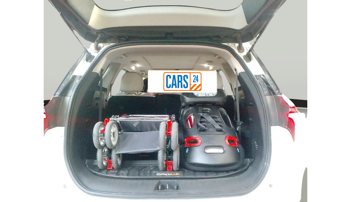 2022 Mahindra XUV700 AX 7 LUXURY D AT 7 STR, Diesel, Automatic, 61,284 km, exterior