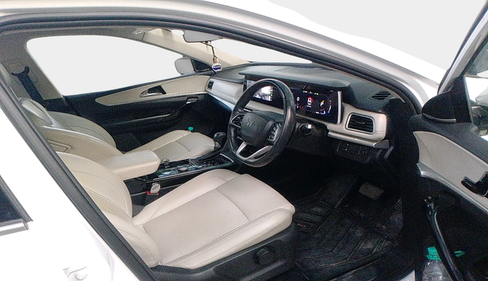 2022 Mahindra XUV700 AX 7 LUXURY D AT 7 STR, Diesel, Automatic, 61,284 km, interior