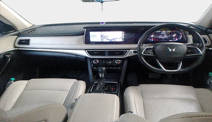 2022 Mahindra XUV700 AX 7 LUXURY D AT 7 STR, Diesel, Automatic, 61,284 km, interior